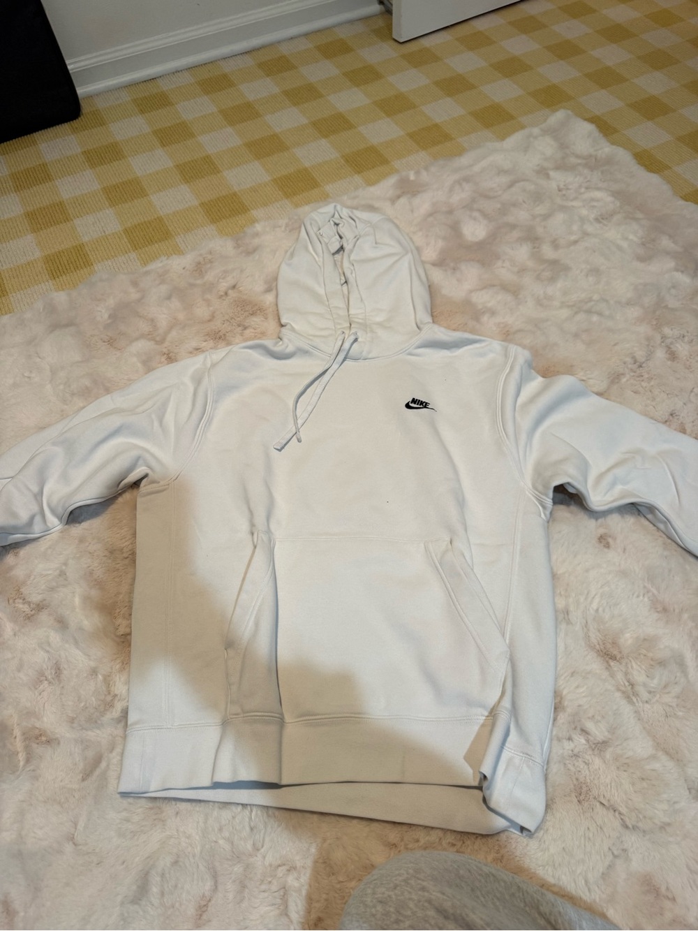 Nike Men’s White Pullover Hoodie with Small Black Swoosh